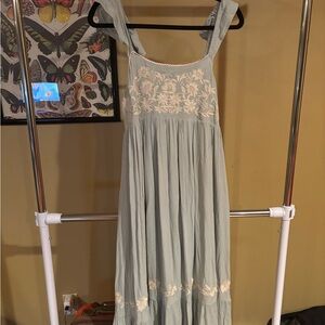 Super comfy green dress, great for summer and would look cute with a baby bump